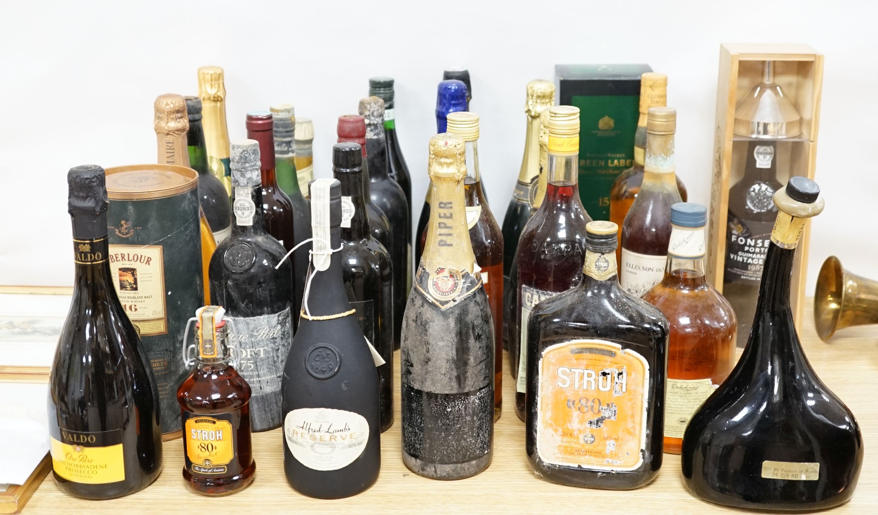 30 bottles of mixed spirits, champagnes etc including three bottles of vintage port - Fonseca 1987, Croft 1975 and Quinta da Noval 1963, Johnnie Green Label 15 year old